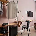 Hola Lägenhetshotell 3*