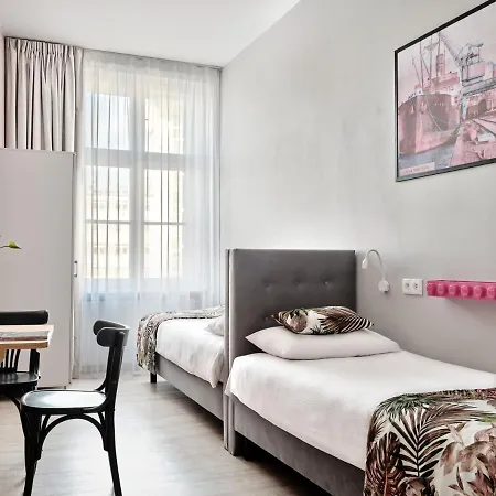 Hola מלון דירות גדינייה