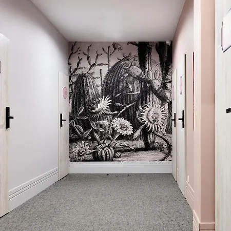 Hola מלון דירות 3*