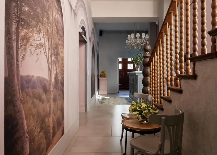 Hola 3* غدينيا